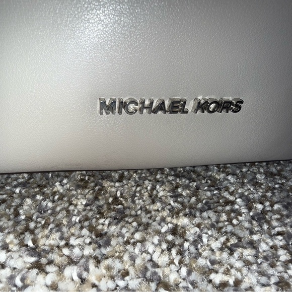 Michael Kors gray drawstring bucket bag with shoulder strap - Picture 2 of 12